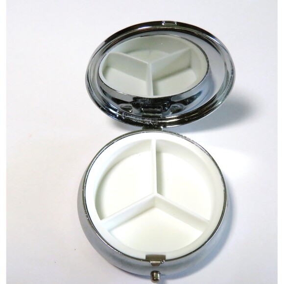 Pretty Pink Rhinestone  Pill keeper NWOT push button to open - Picture 3 of 7